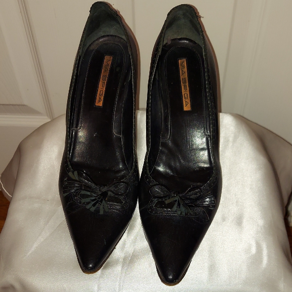 Via Spiga Black Pointed Toe Heels with Bow Accent